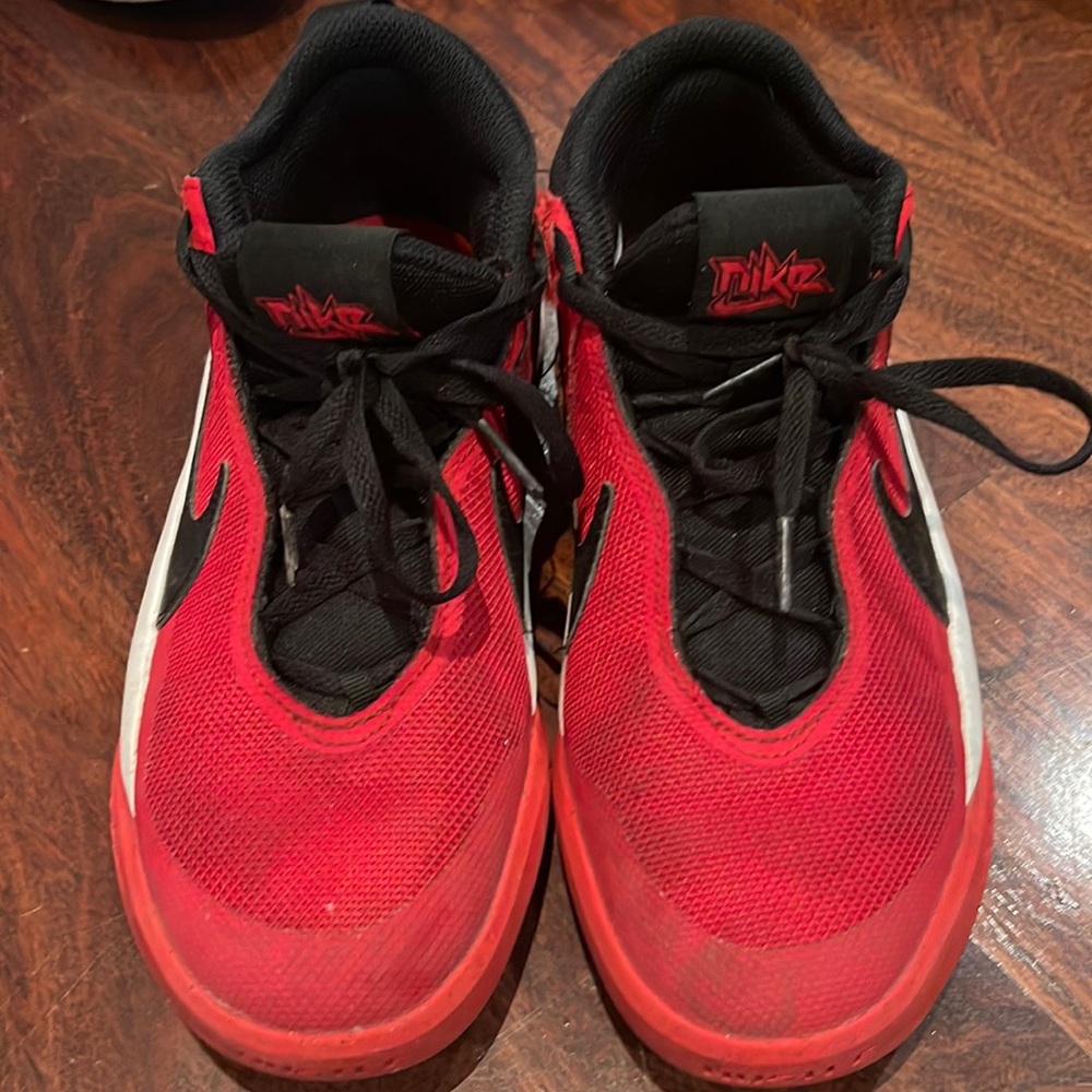 Red mesh Nike boys sneakers